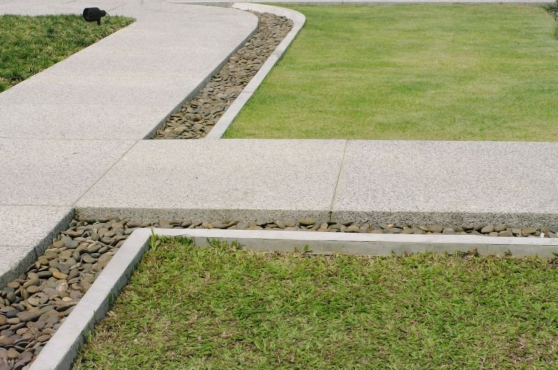 Landscape Curbing Installation